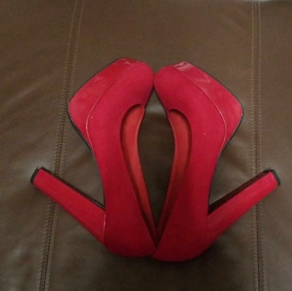 Bamboo Luscious Red Platform Pumps - Picture 4 of 6